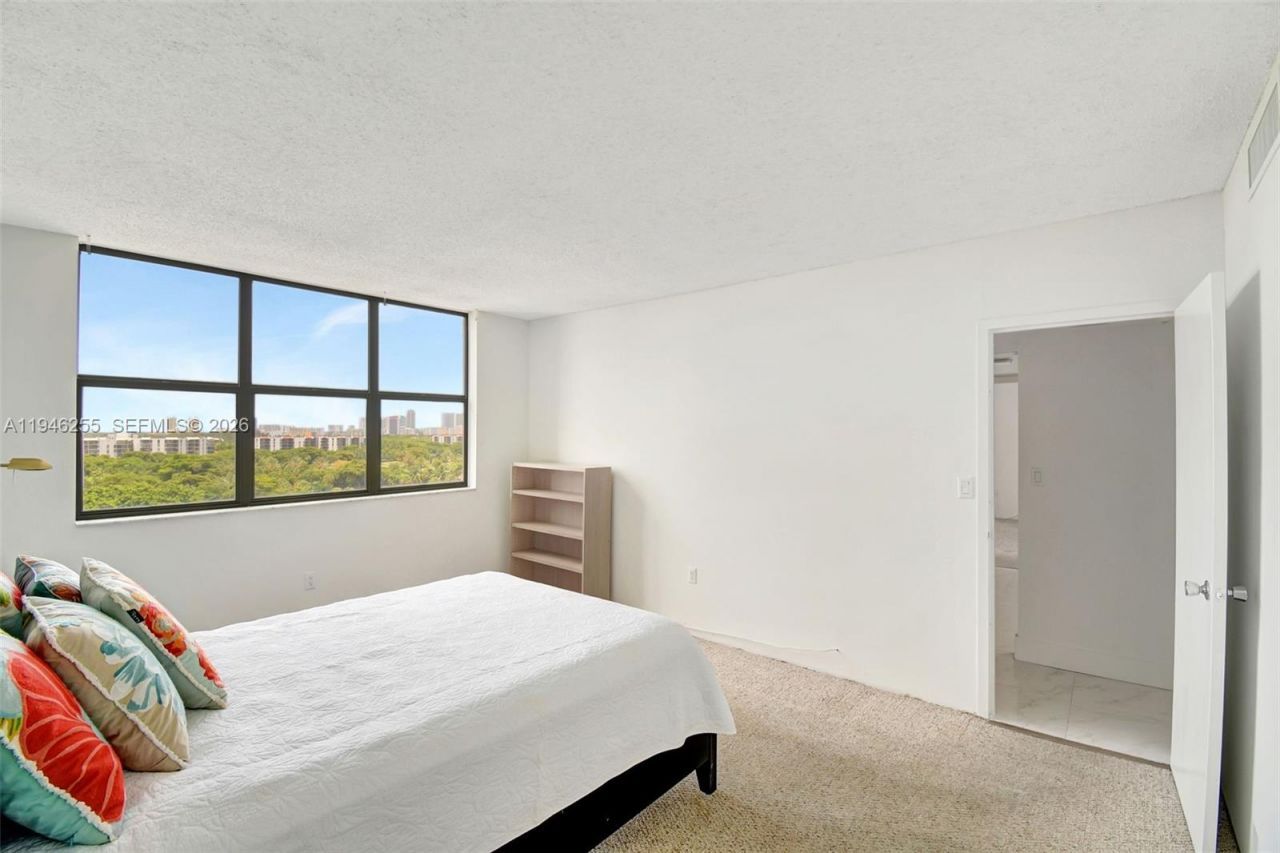 20100 W Country Club Dr, Unit 1005, Aventura, FL 33180 Photo