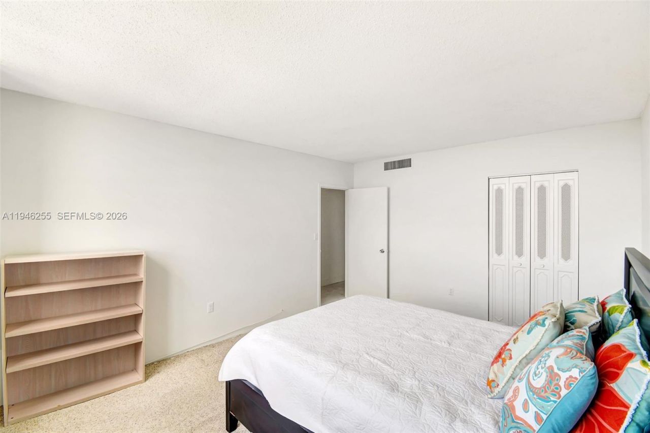 20100 W Country Club Dr, Unit 1005, Aventura, FL 33180 Photo