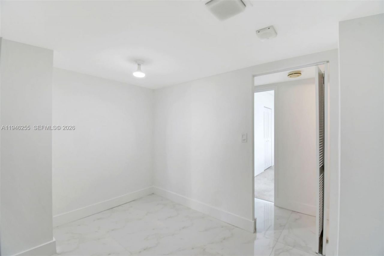 20100 W Country Club Dr, Unit 1005, Aventura, FL 33180 Photo