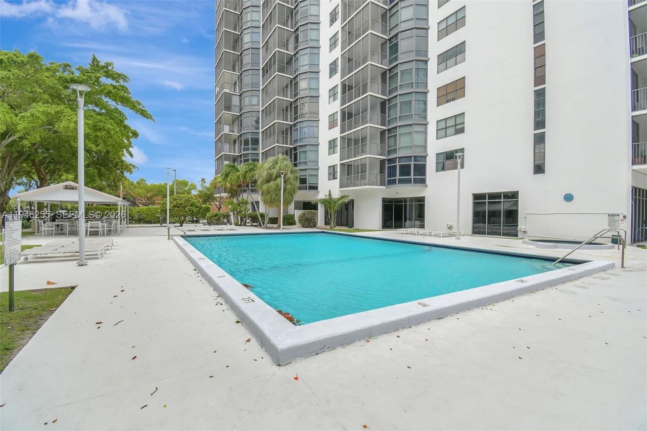 20100 W Country Club Dr, Unit 1005, Aventura, FL 33180 Photo