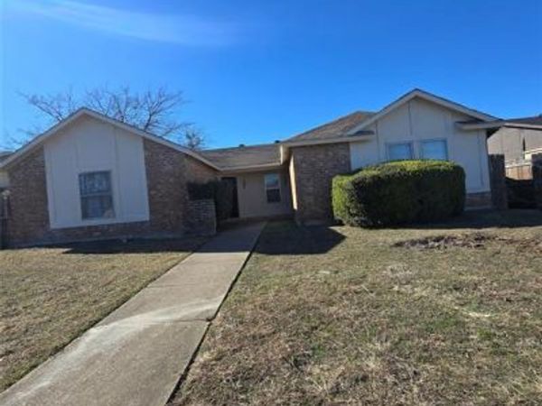 1451 Brook Meadow Circle, Lancaster, TX 75134