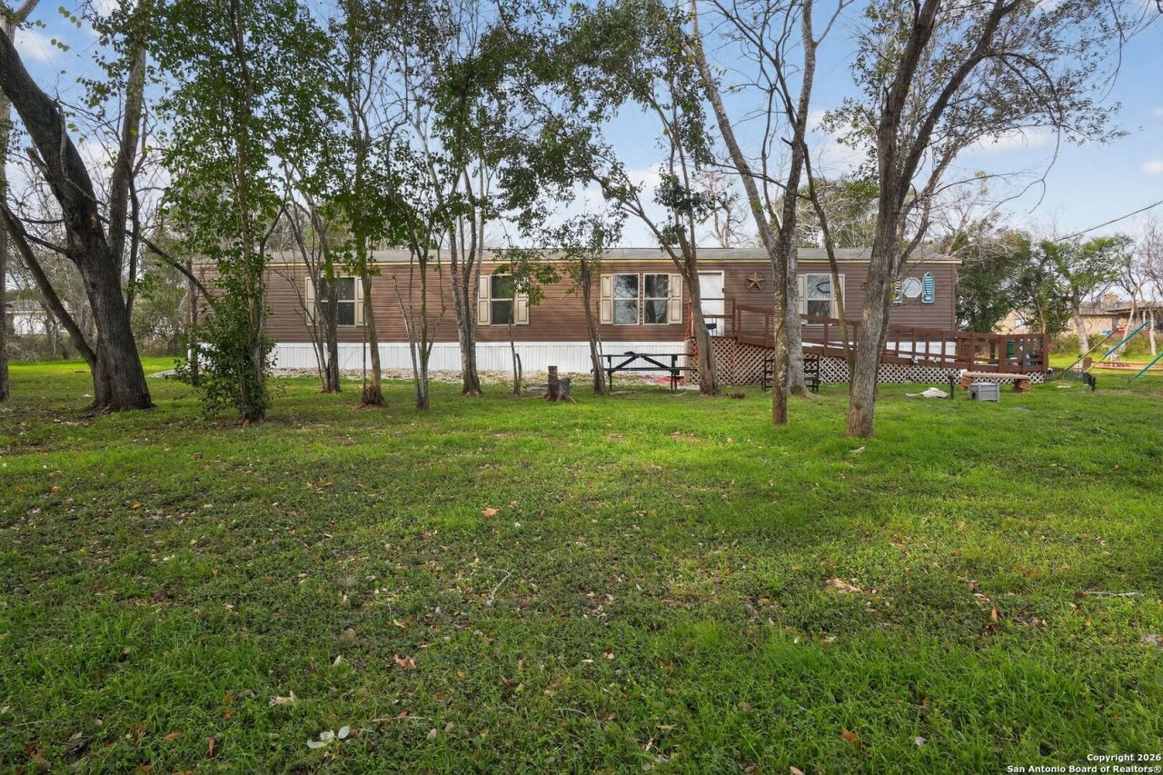 110 Old, Seguin, TX 78155 Main Photo