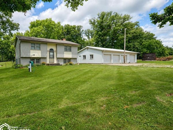 2390 Sand Road, Marshalltown, IA 50158