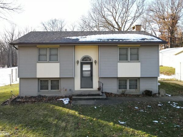 2390 Sand Road, Marshalltown, IA 50158