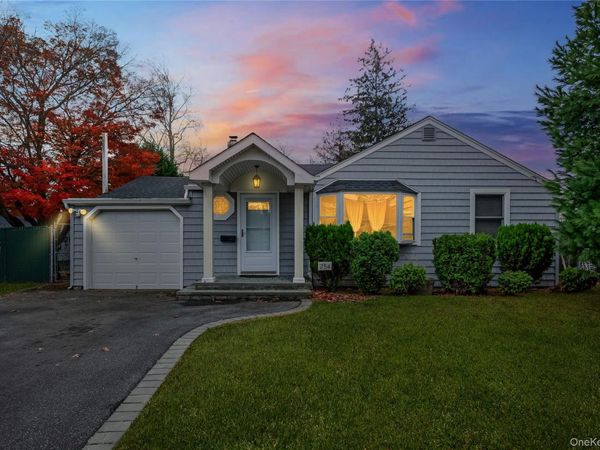 254 W 1st Street, West Islip, NY 11795