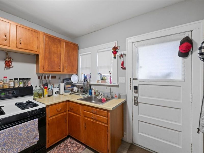 4764 Pearl Road, Cleveland, OH 44109 Photo 6