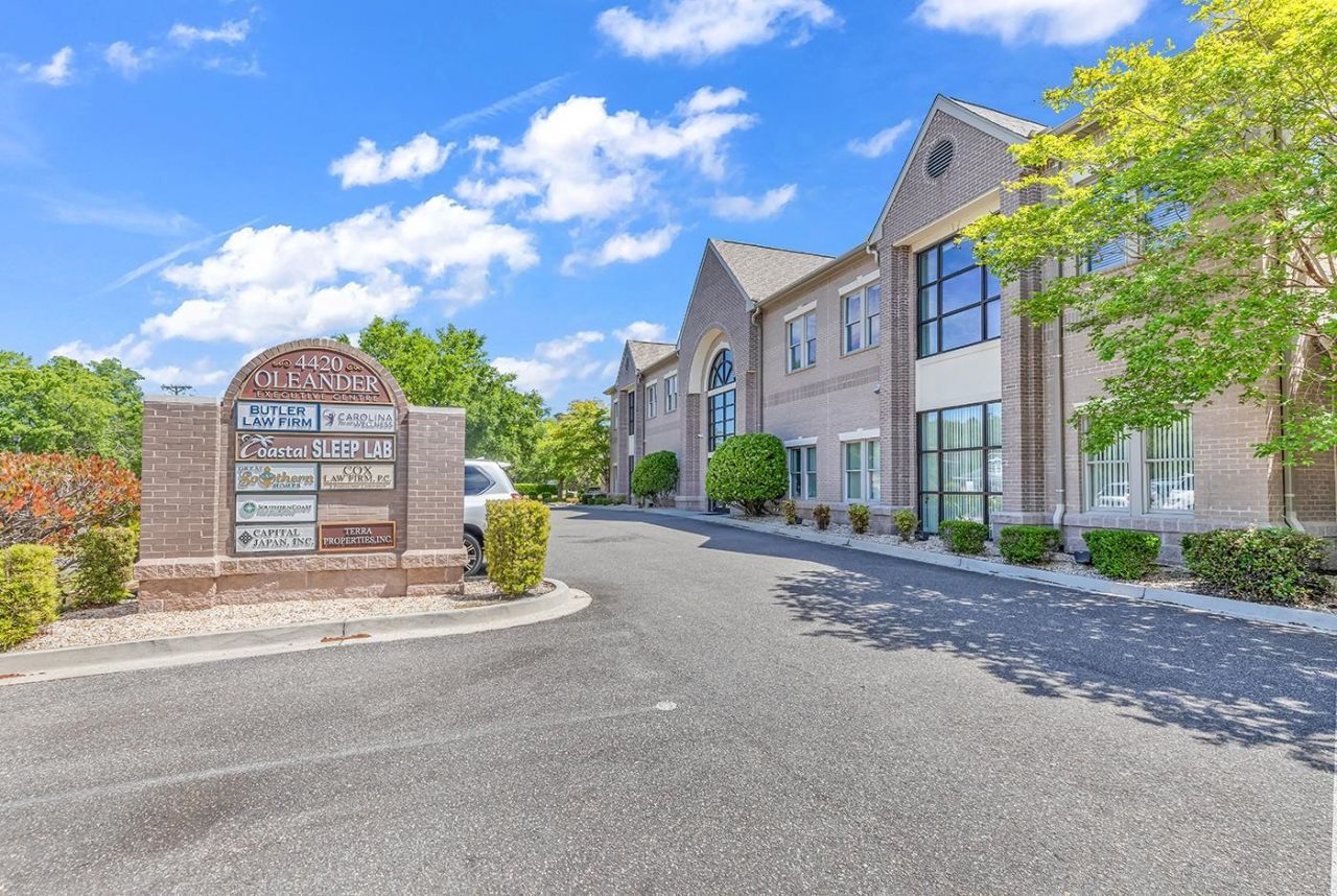 4420 Oleander Dr. Photo 2