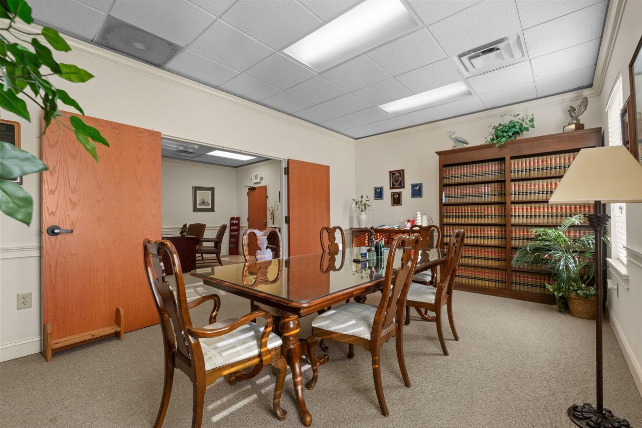 4420 Oleander Dr. Photo 4