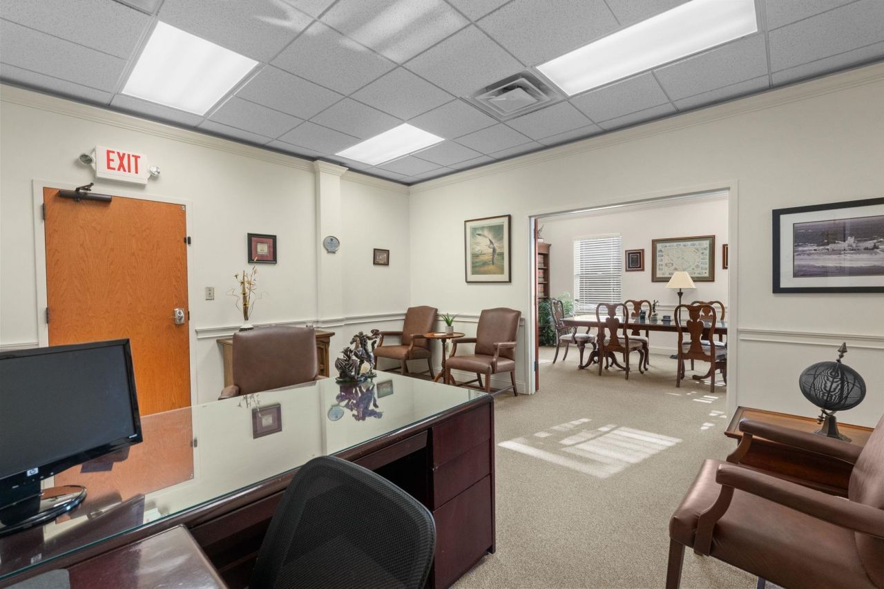 4420 Oleander Dr. Photo 8