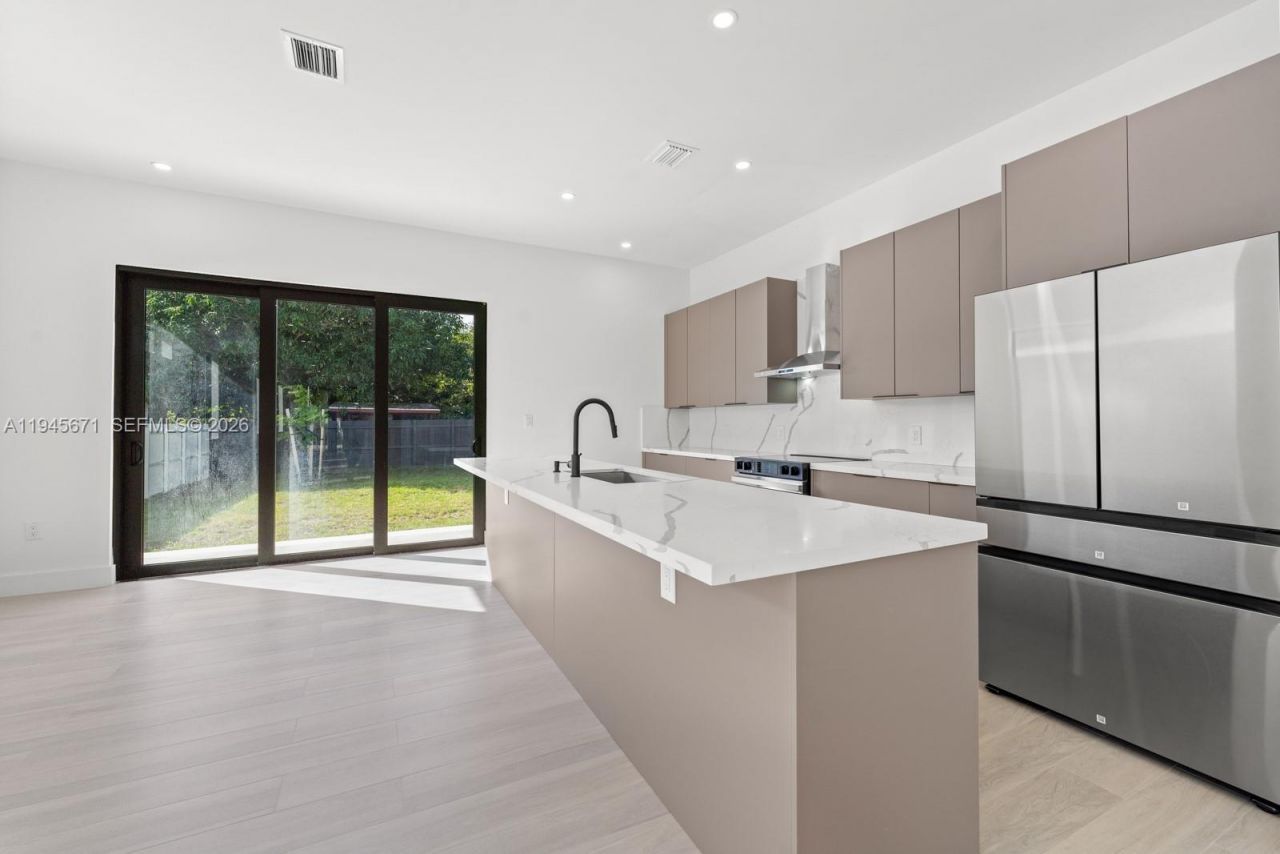 740 NW 24th Ct, Miami, FL 33125 Photo