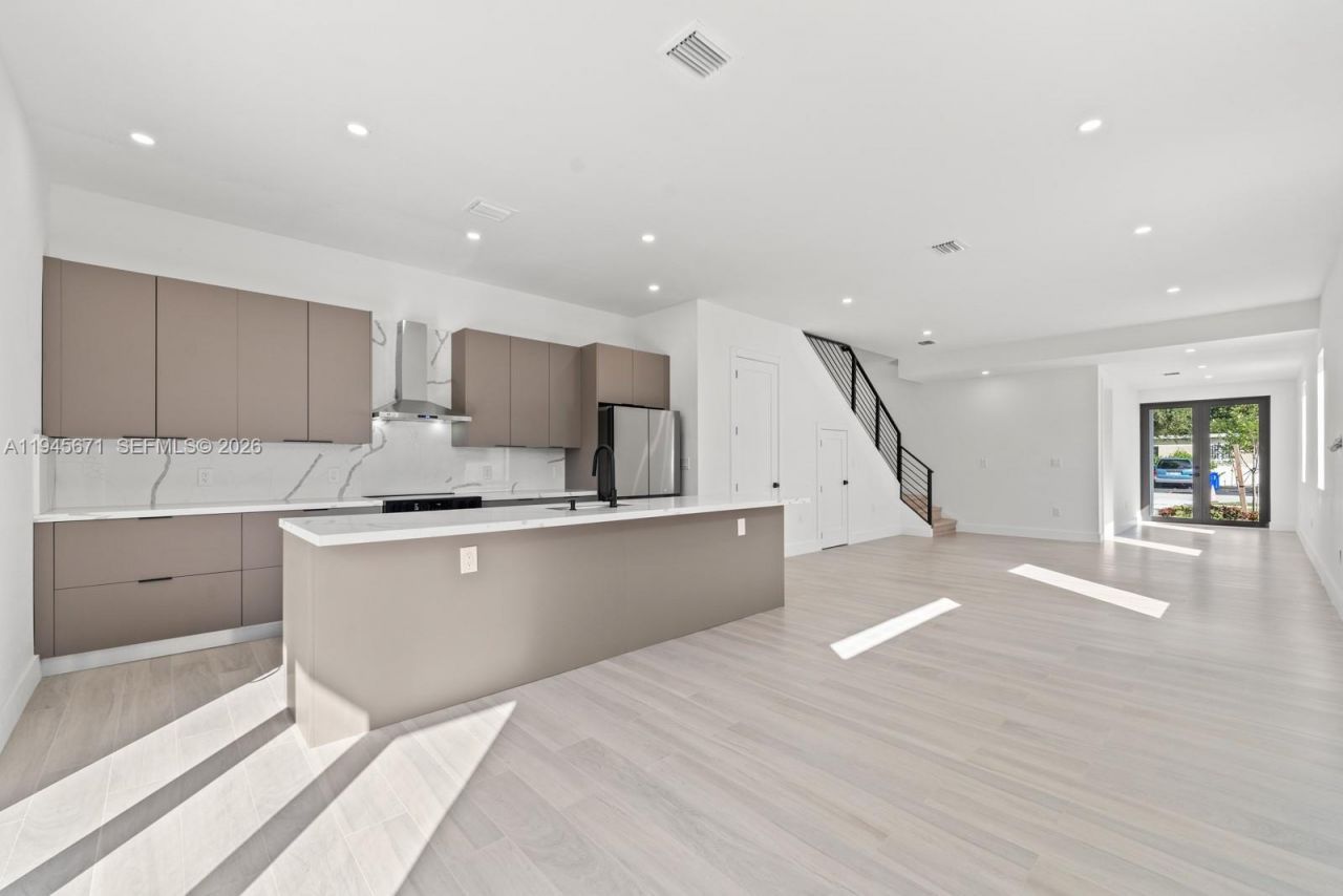 740 NW 24th Ct, Miami, FL 33125 Photo