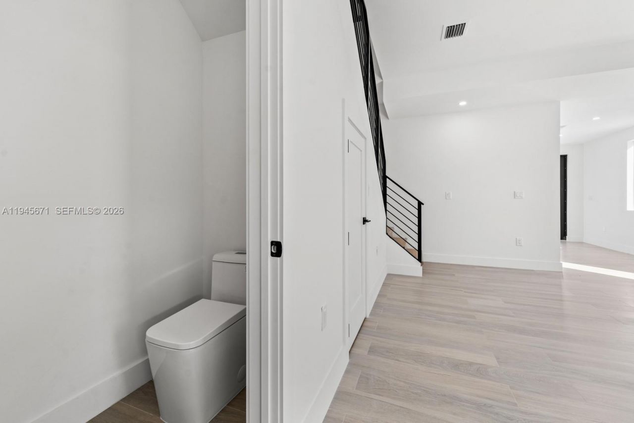 740 NW 24th Ct, Miami, FL 33125 Photo