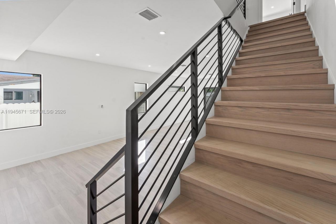 740 NW 24th Ct, Miami, FL 33125 Photo