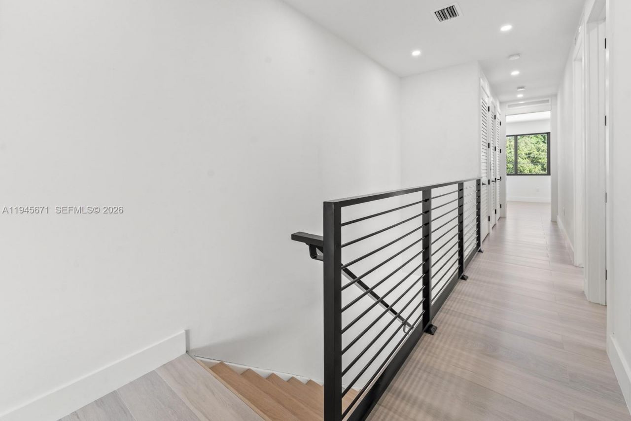 740 NW 24th Ct, Miami, FL 33125 Photo