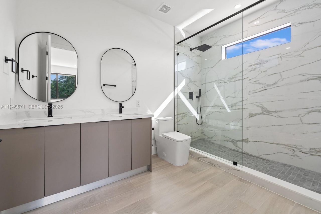 740 NW 24th Ct, Miami, FL 33125 Photo