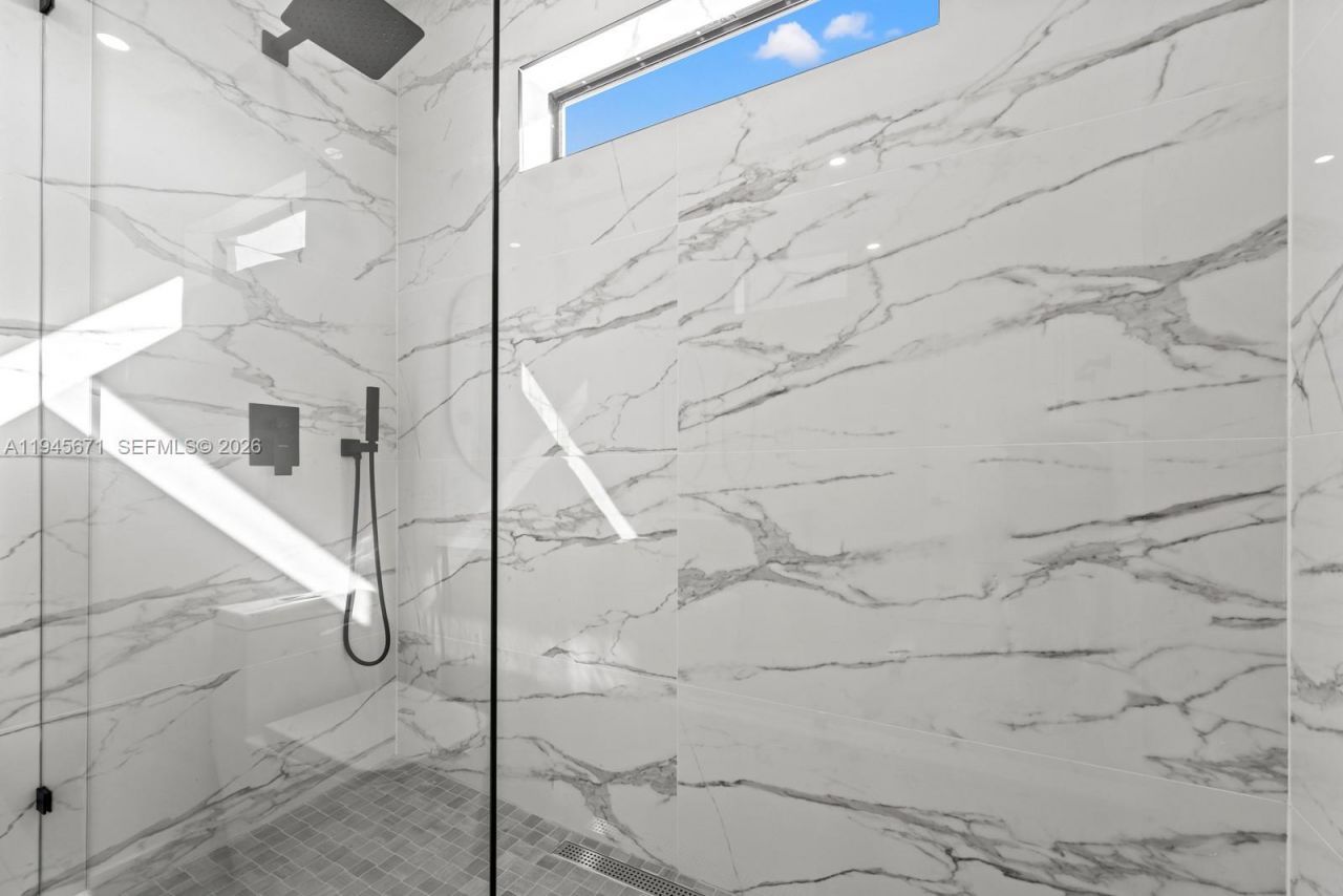 740 NW 24th Ct, Miami, FL 33125 Photo