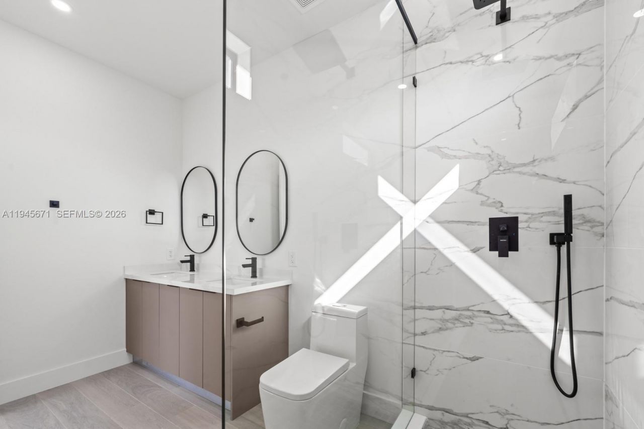 740 NW 24th Ct, Miami, FL 33125 Photo