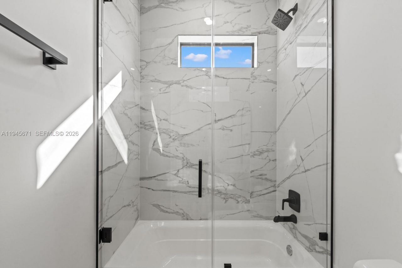 740 NW 24th Ct, Miami, FL 33125 Photo