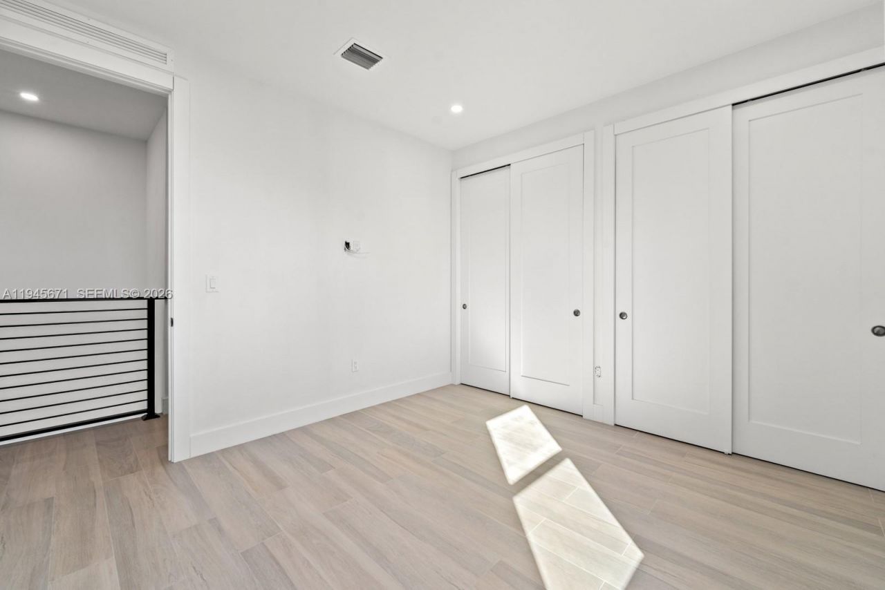 740 NW 24th Ct, Miami, FL 33125 Photo