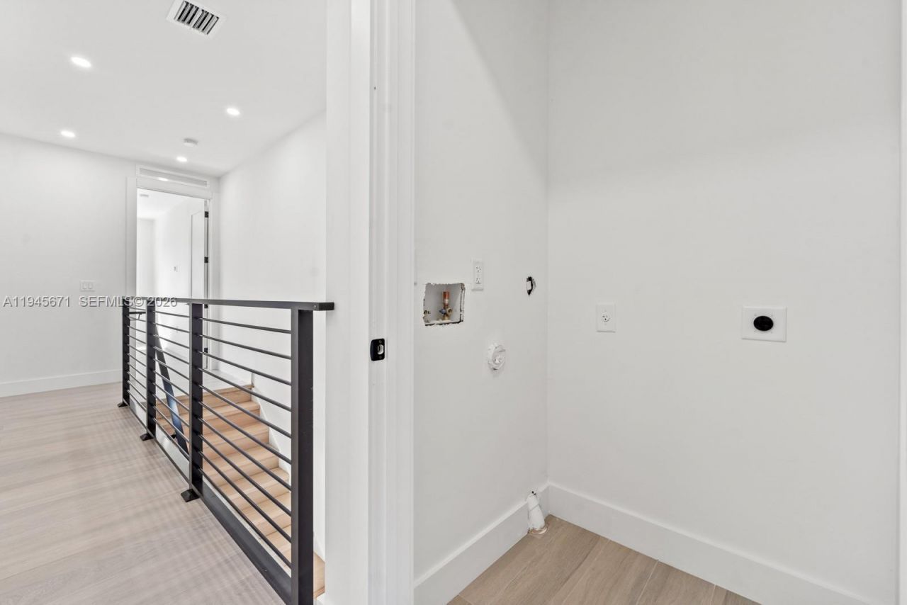 740 NW 24th Ct, Miami, FL 33125 Photo