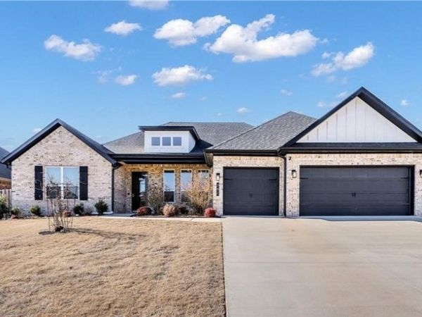 791 Brunello Circle, Tontitown, AR 72762