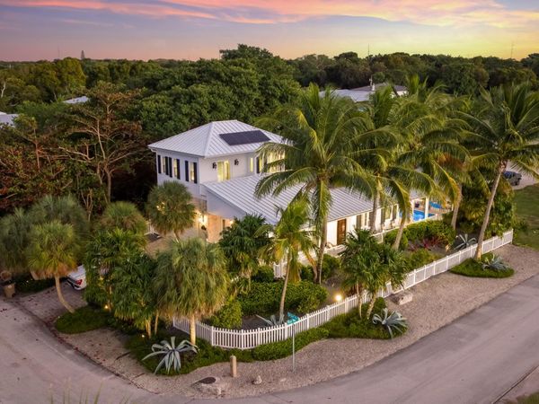 65 Tarpon Avenue, KEY LARGO, FL 33037