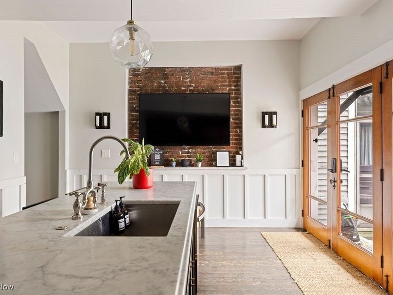 3805 Whitman Avenue, Cleveland, OH 44113 Photo 14