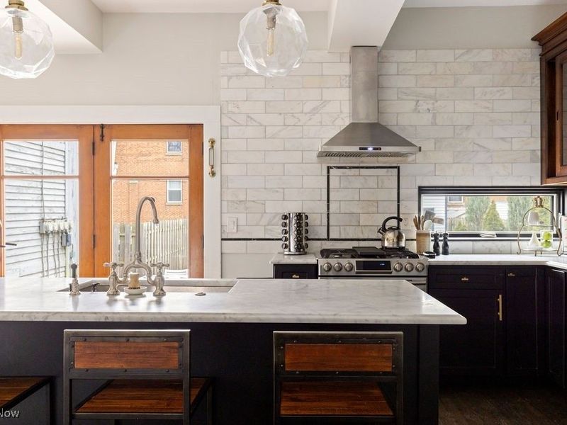 3805 Whitman Avenue, Cleveland, OH 44113 Photo 9