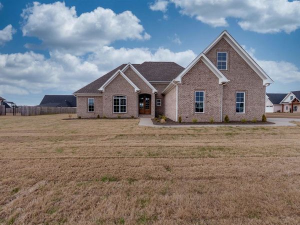 82 Todd Dr, Muscle Shoals, AL 35661