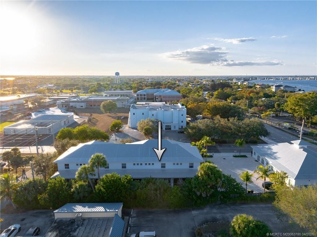 411 SE High School Avenue, Stuart, FL 34994 Photo