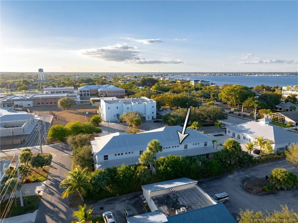 411 SE High School Avenue, Stuart, FL 34994 Photo