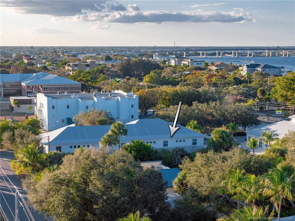 411 SE High School Avenue, Stuart, FL 34994 Photo