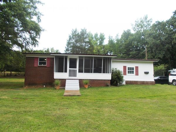 979 Highlander Rd, Camden, TN 38320