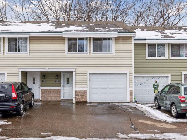 3275 Hill Ridge Drive, Unit 29, Eagan, MN 55121