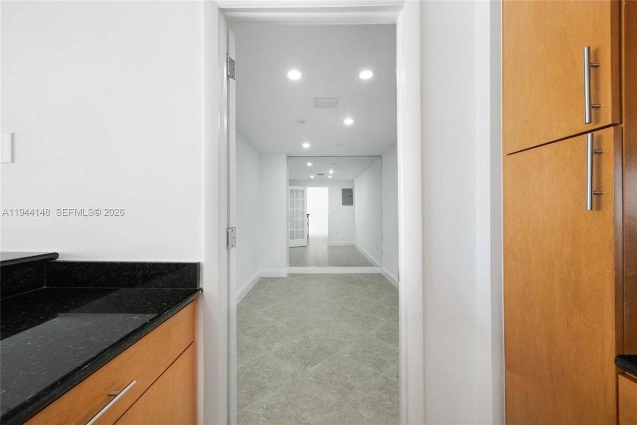 10350 W Bay Harbor Dr, Unit 9N, Bay Harbor Islands, FL 33154 Photo