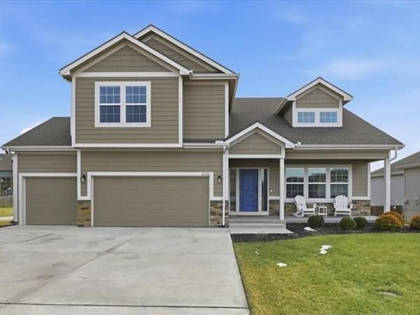 2121 Sycamore Street, Leavenworth, KS 66048