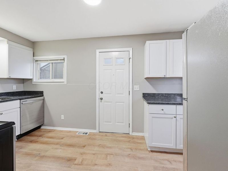 2288 Hiawatha Park Drive, Columbus, OH 43211 Photo 8