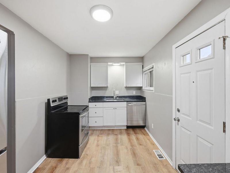 2288 Hiawatha Park Drive, Columbus, OH 43211 Photo 9