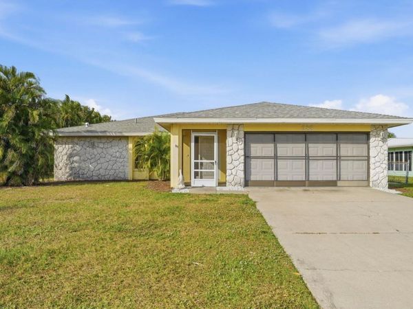 285 LORRAINE AVENUE, VENICE, FL 34293