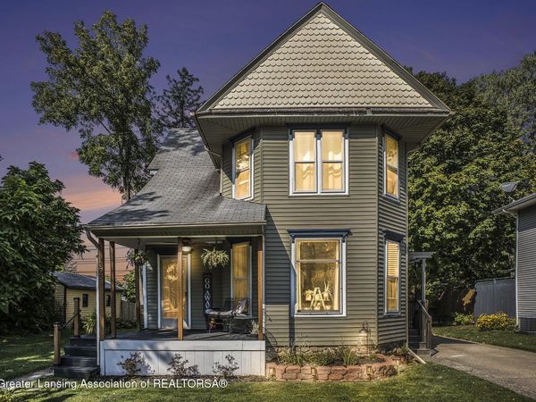 305 E Middle Street, Williamston, MI 48895