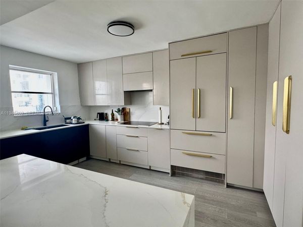 2750 NE 183rd St, Unit 705, Aventura, FL 33160