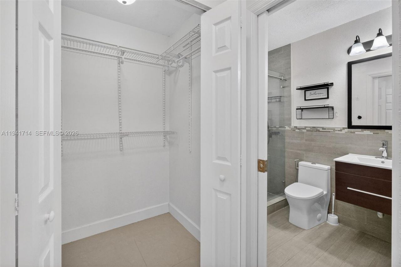 4725 NW 4th St, Unit Front, Miami, FL 33126 Photo