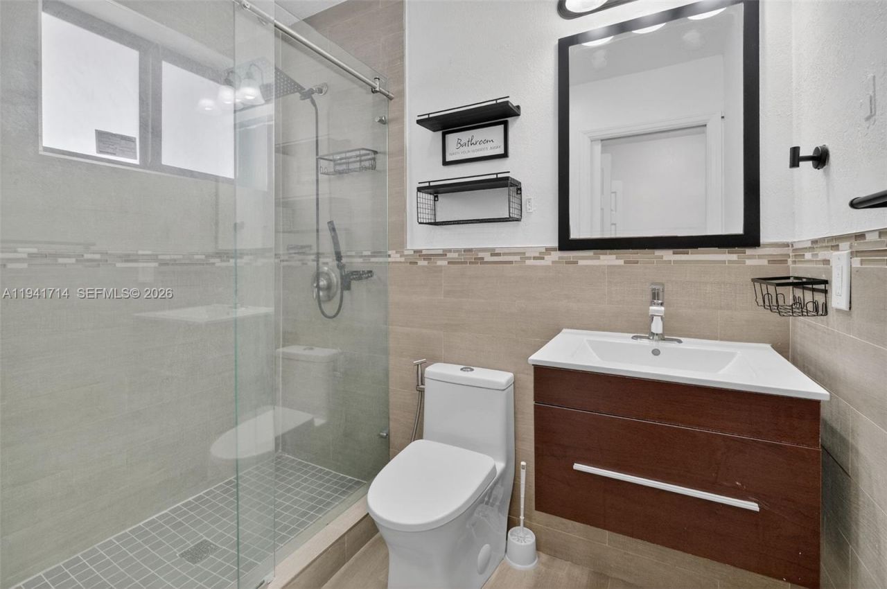 4725 NW 4th St, Unit Front, Miami, FL 33126 Photo