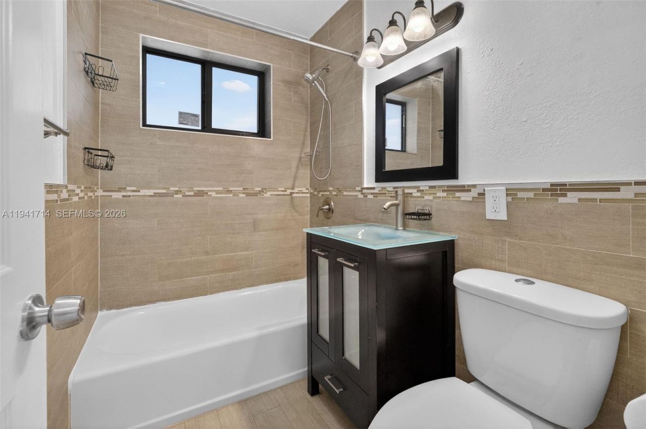 4725 NW 4th St, Unit Front, Miami, FL 33126 Photo