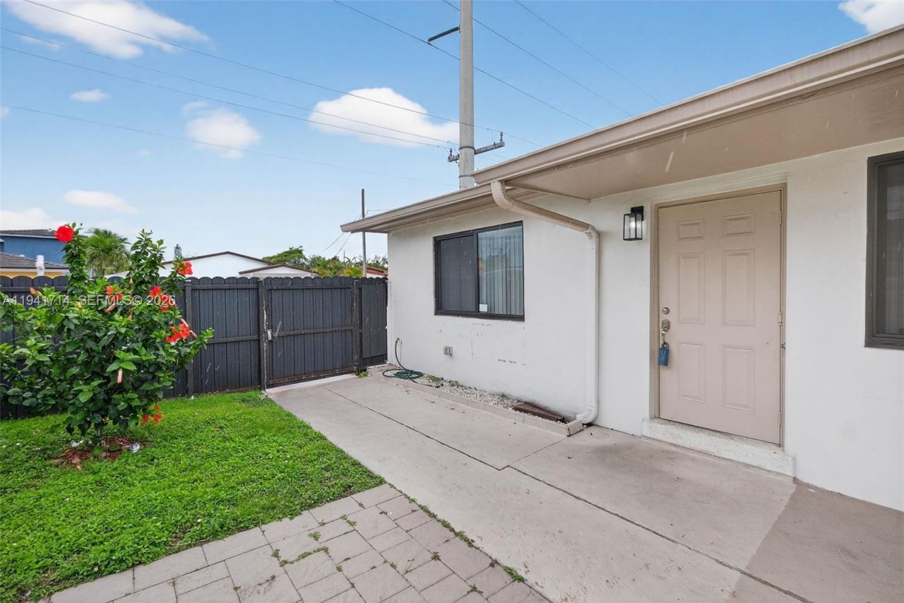 4725 NW 4th St, Unit Front, Miami, FL 33126 Photo