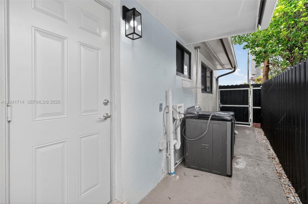 4725 NW 4th St, Unit Front, Miami, FL 33126 Photo