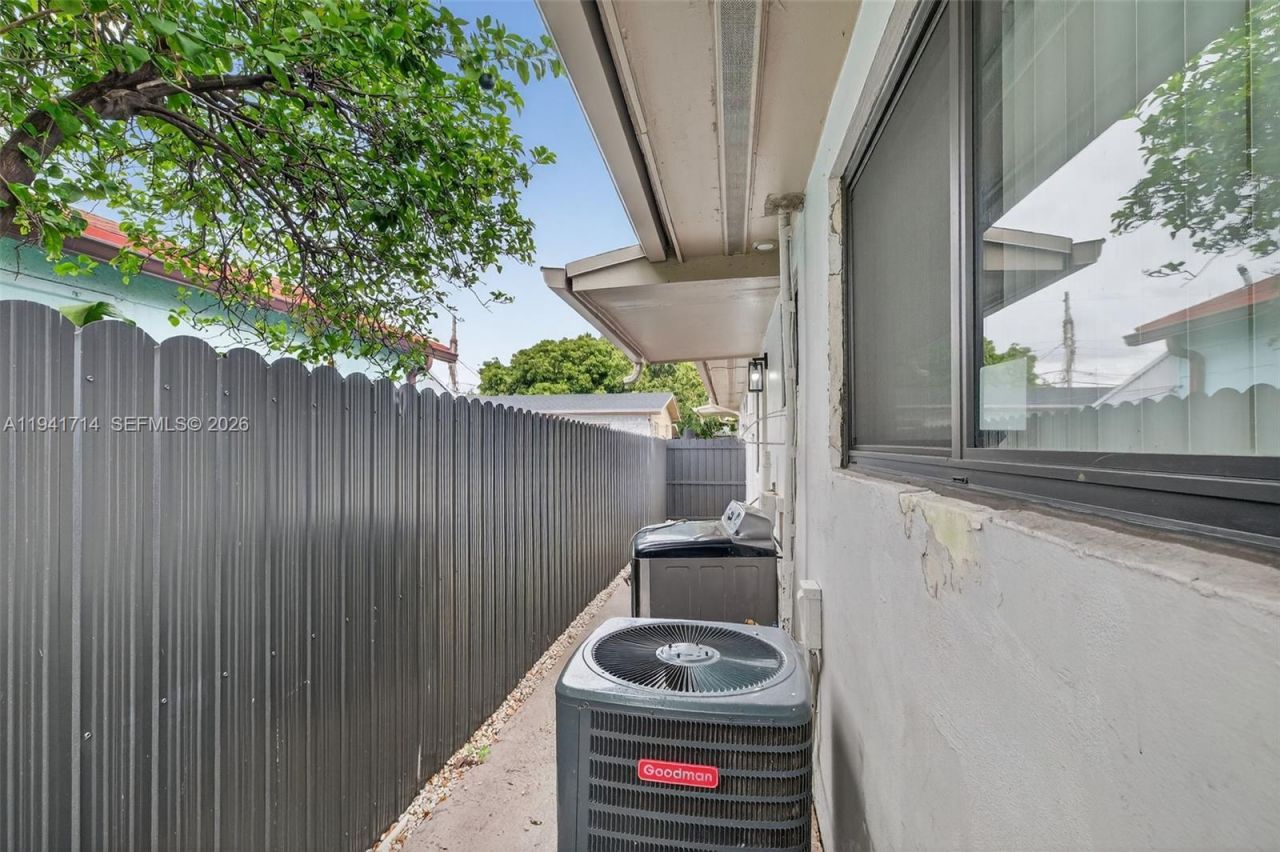 4725 NW 4th St, Unit Front, Miami, FL 33126 Photo