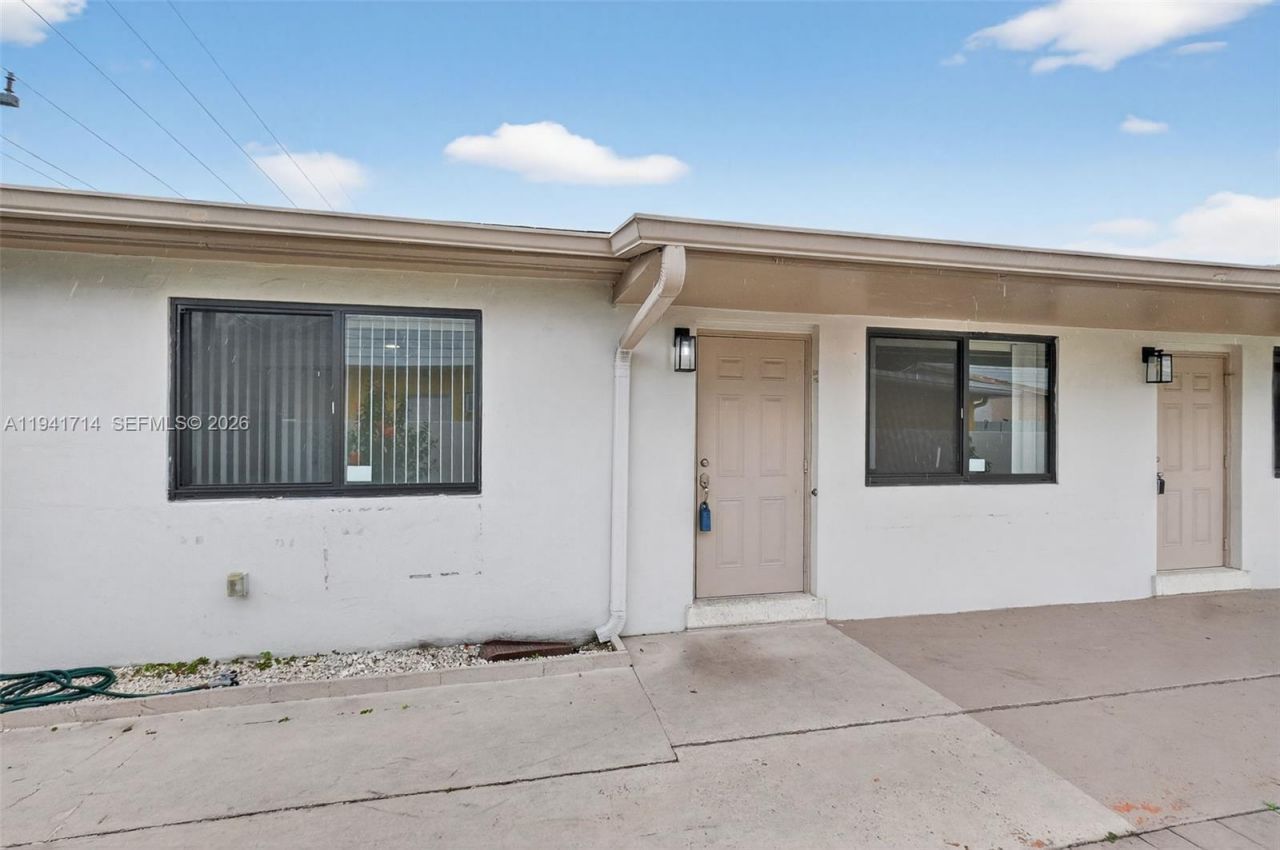 4725 NW 4th St, Unit Front, Miami, FL 33126 Photo