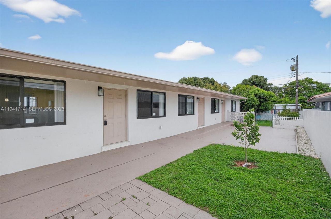 4725 NW 4th St, Unit Front, Miami, FL 33126 Photo