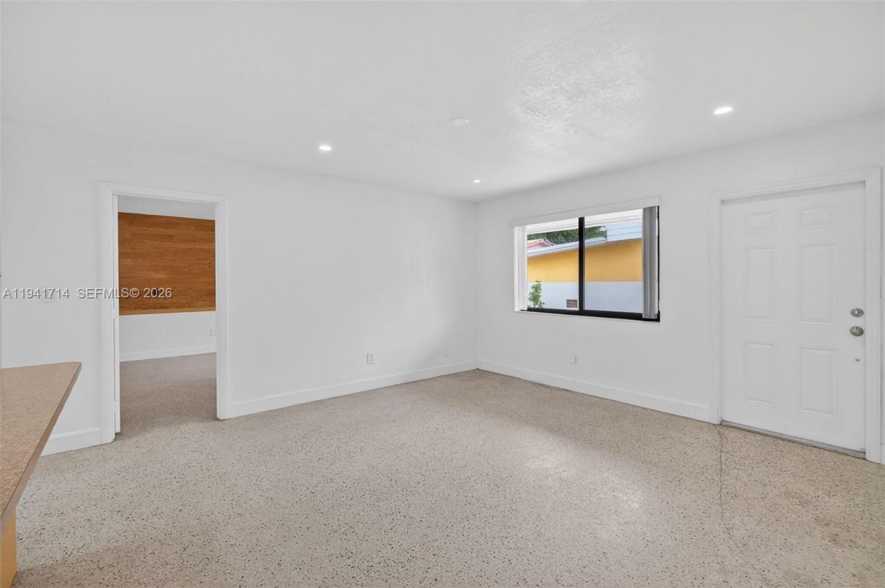 4725 NW 4th St, Unit Front, Miami, FL 33126 Photo